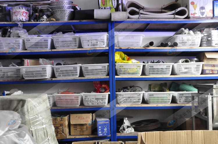 贛云食品機械廠倉庫一角