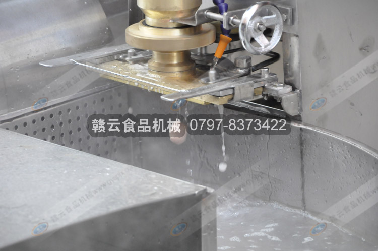 成型出來的一個肉丸子